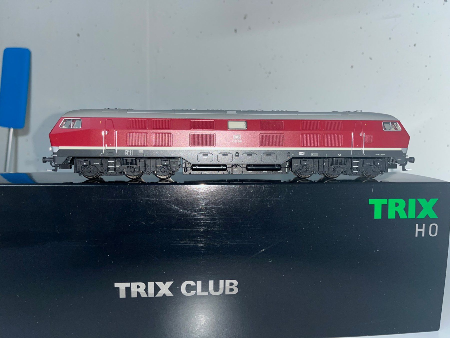 Trix Modellini di ferrovie: Trix Diesellok V320 Art.Nr. 22432 – Nuovo e nell'imballaggio originale da Ittigen venduto da dan_y997 1