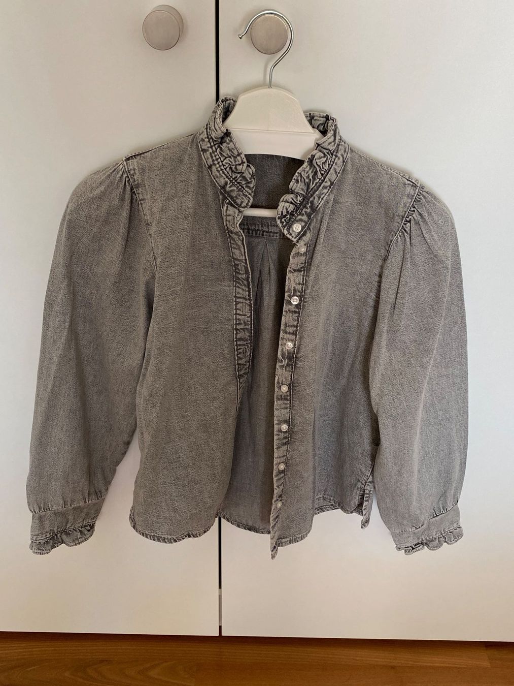 H&M Camicette: Jeanshemd, H&M, Gr. XS, grau - NEU – Nuovo (secondo la descrizione) da Biberstein venduto da Miana2