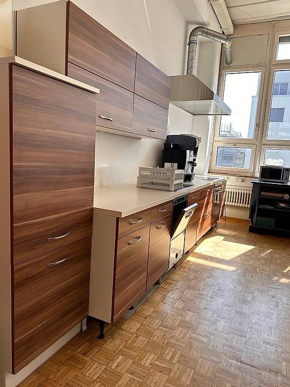 Allestimento di negozi e stand fieristici: Komplette Küche mit Theke  – Usato da Sargans venduto da Ben023
