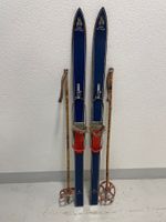 Ski (K 15), Holzski von ca. 1960 mit Stöcken