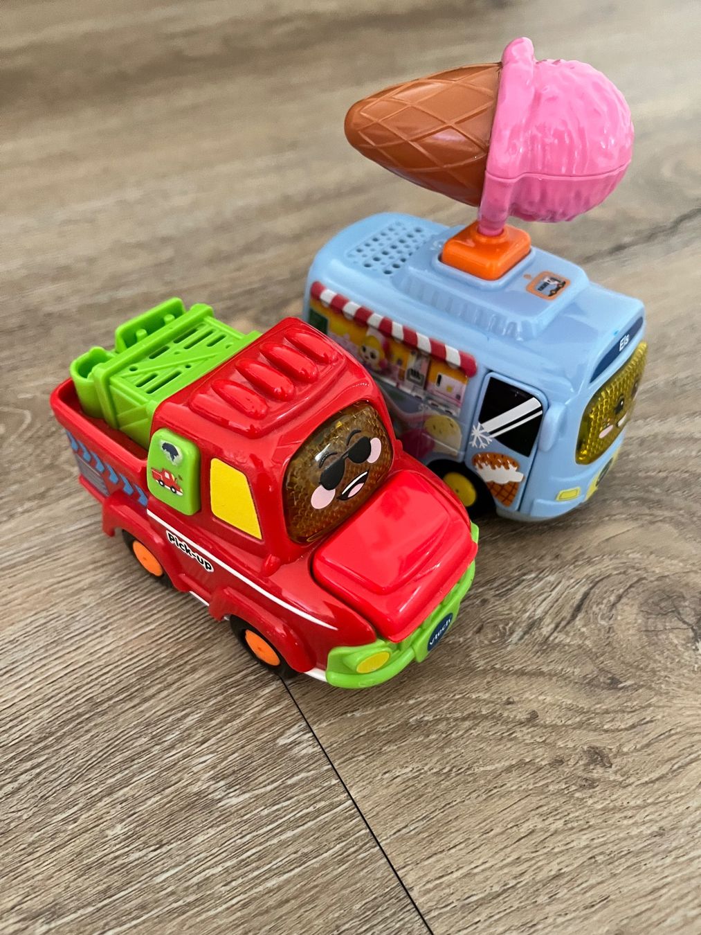 Vtech Tut Tut Baby Flitzer Strassenset Deluxe + 2 Auto‘s (Gebraucht) in ...