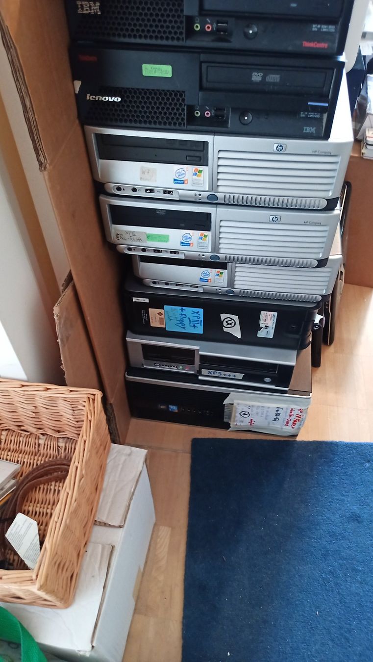 Hewlett Packard PC: pc   ho.tower windows xp mit 1,44 floppy – Usato da wila venduto da audi48 1