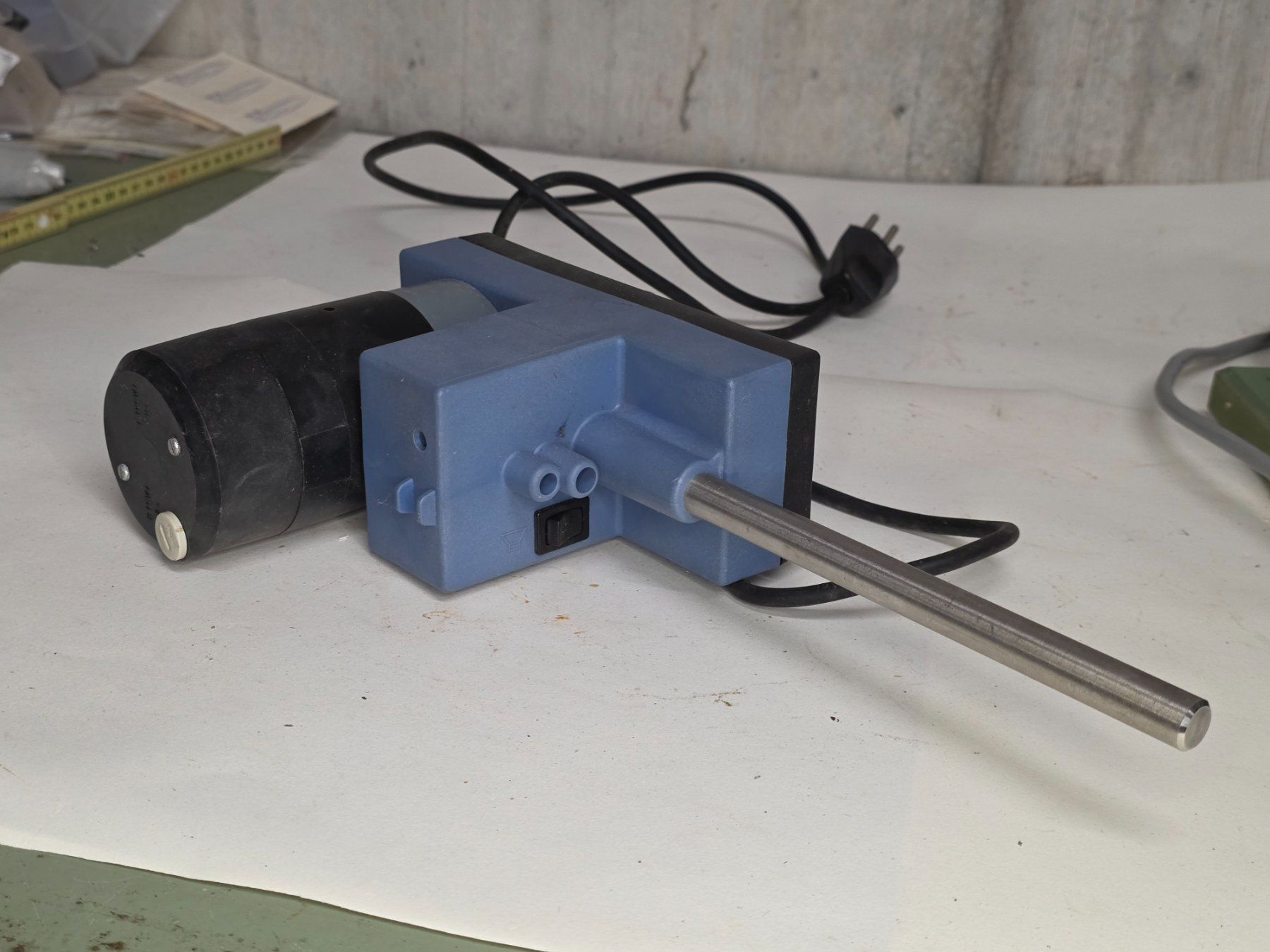 Bohrmaschinen: Elektrischer Motor mit Bohrfutter für Bastler oder Werkstatt – Gebraucht aus Dietikon von Flohmiwelt 7