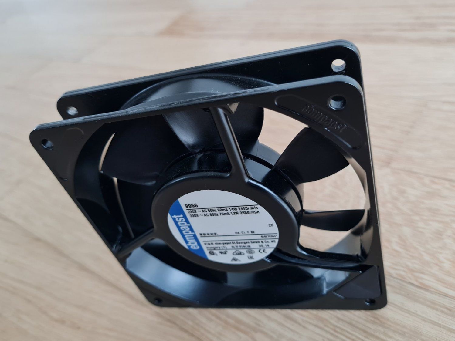 ebm-papst VDC-3-54.32 Getriebemotor 24VDC | 3300U/min 70,4:1