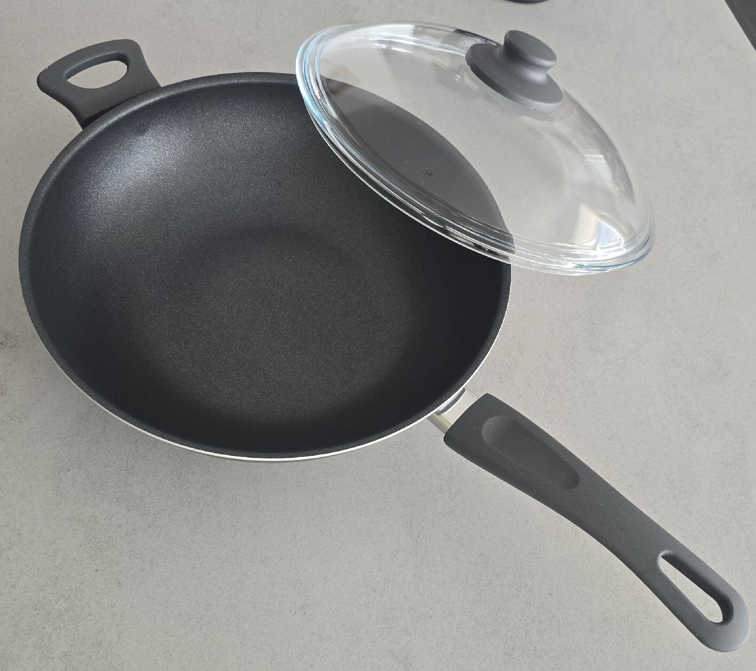 Padelle: Wok Pfanne mit Glasdeckel, neuwertig – Usato da Disentis/Mustér venduto da cla_l9hf 1