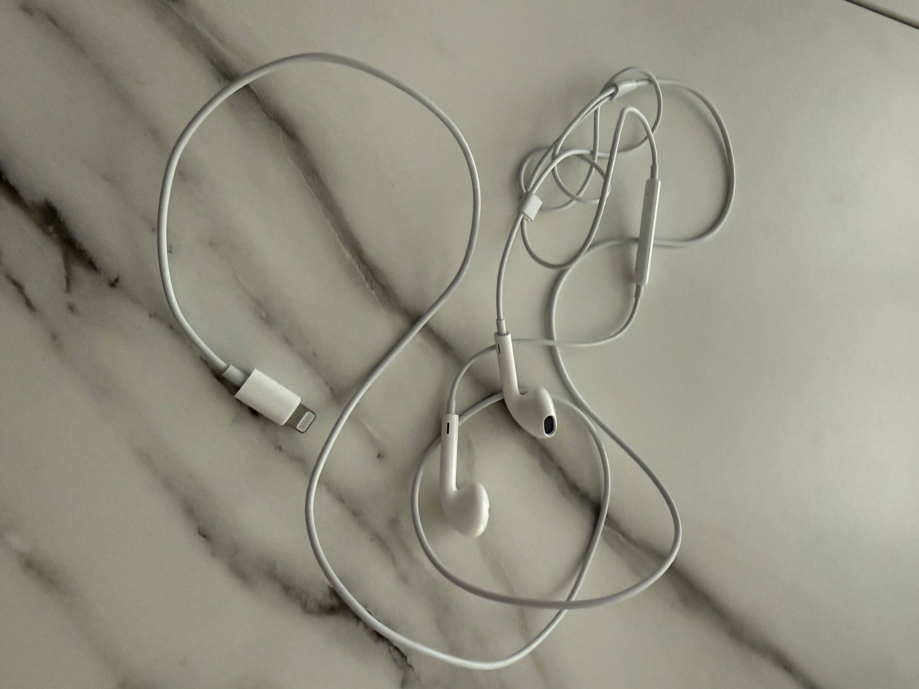 Apple Kopfhörer: Apple Kabelkopfhörer EarPods mit Lightning-Anschluss – Neu (gemäss Beschreibung) aus Oberentfelden von mel_f97j