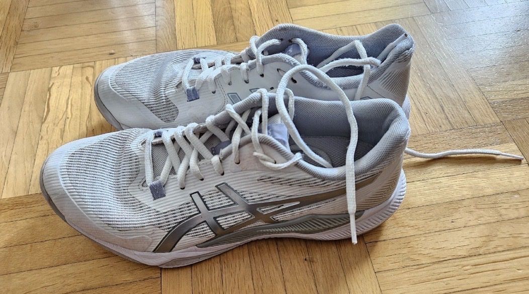 Asics Damenschuhe: Asics Gel-tactic Laufschuhe weiss Gr. 40 – Gebraucht aus St. Gallen von lfs_nxl8