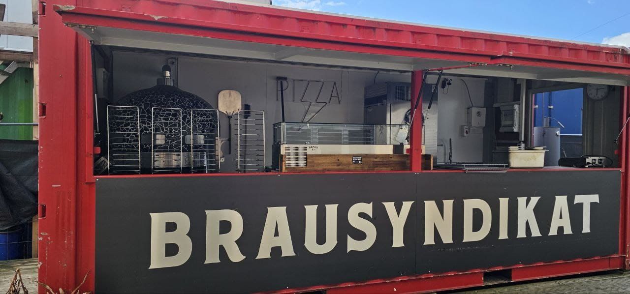 Komplettküchen: Pizza- oder Food - Container komplett mit Ofen und Küche – Gebraucht aus Zufikon von Bolle