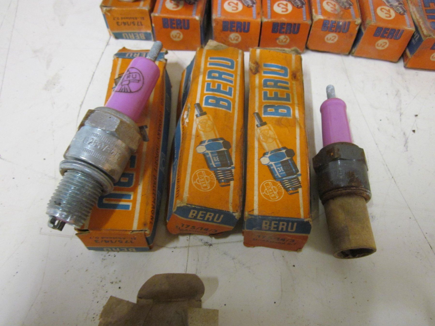 Tutti pezzi di ricambio auto: Antik Sparkplug Bougie Lodge Beru Vintage Auto Oldtimer – Usato da Grand-lancy venduto da kohler333 6