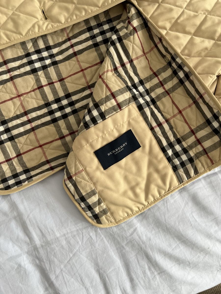 Burberry Vestes: Quilted Burberry jacket beige – D'occasion à Vevey par neflon1te 3