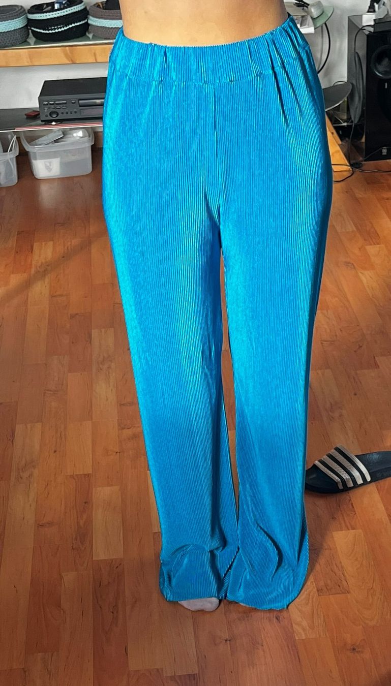 Pantaloni: Türkise Plissee-Schlupfhose – Usato da Seuzach venduto da anina.k