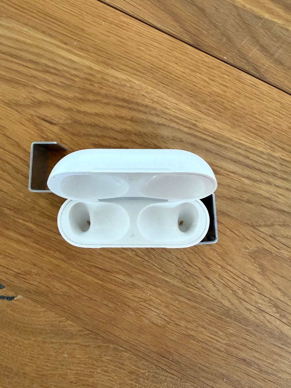 Apple Kopfhörer: APPLE AirPods Pro 2 Charging Case – Gebraucht aus Lausanne von Nine1982 1