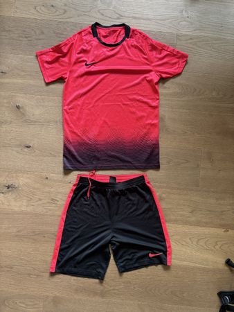 Ensemble short et t-shirt de sport Nike pour garçon