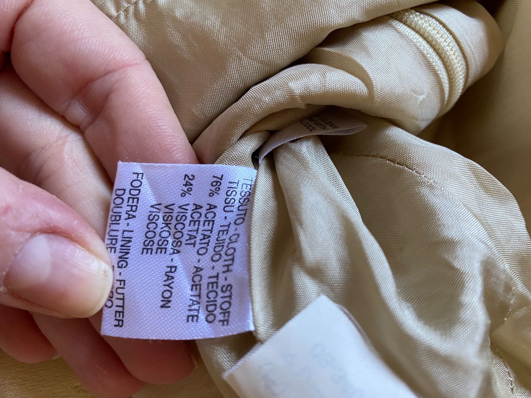 Kleider: Mini Robe satin crème – Gebraucht aus pont-la-ville von dia_tt5h 5