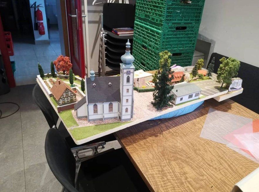 Faller Modellini di ferrovie: Modul - Strasse mit Kirche und Friedhof – Usato da St. Margrethen SG venduto da tribeli98 2