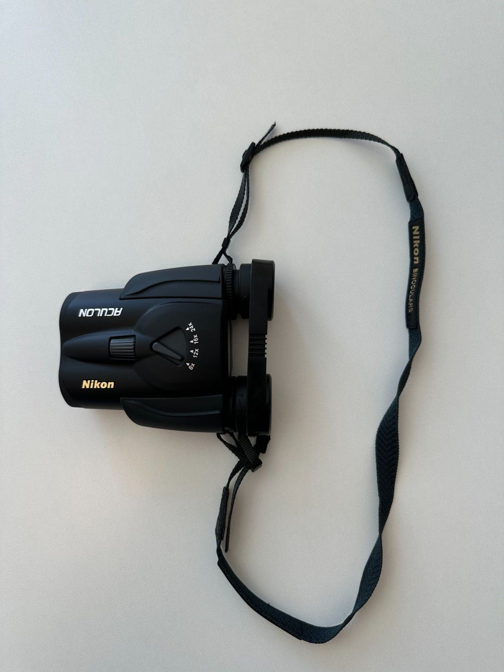 Nikon Binocoli: Nikon Fernglas mit Tasche – Usato da Winterthur venduto da osc_t6xg 6