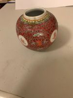 Rote chinesische Schale & Gelbe Schale im japanischen Stil