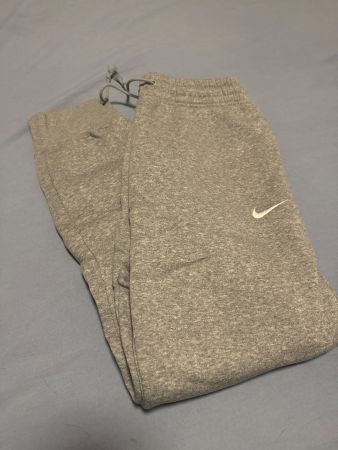 Training Nike gris taille M jamais porté