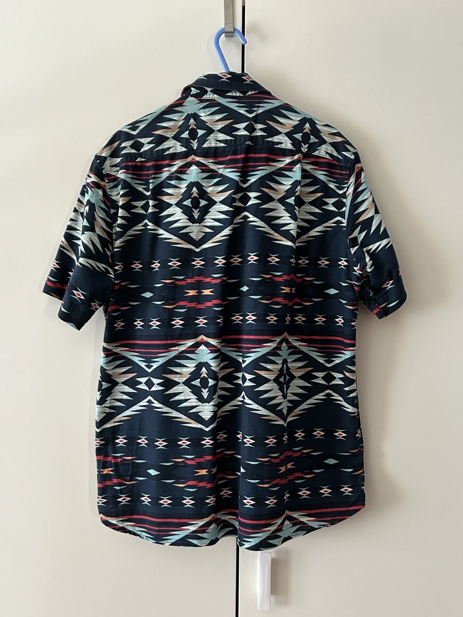 H&M Hemden: H&M Men's Shirt, Size M, Patterned Native American – Gebraucht aus Genève von NipponiaNippon 1