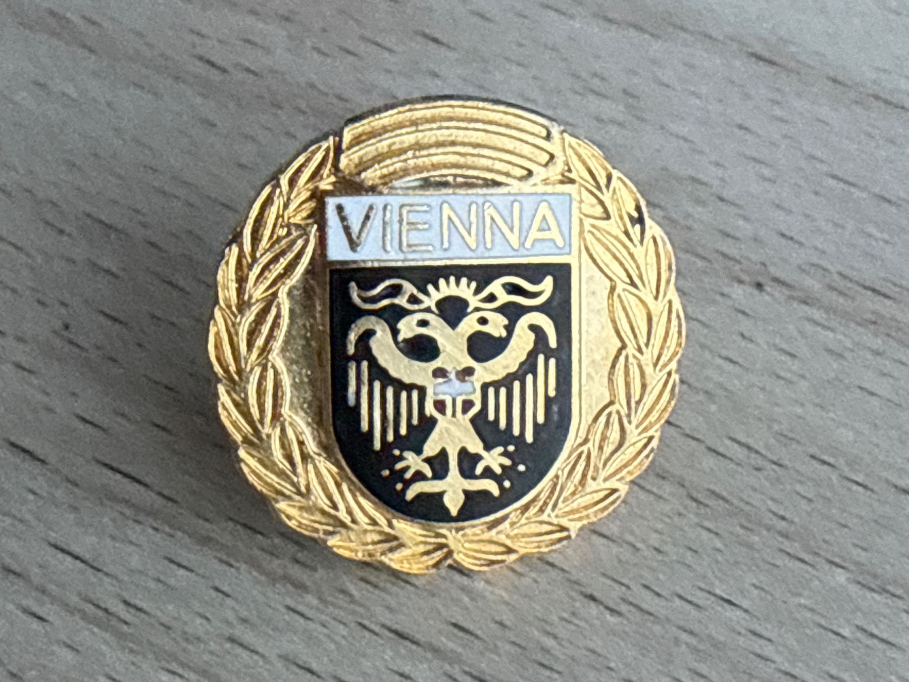Plaketten & Abzeichen: Pin Vienna – Gebraucht aus Glattbrugg von Schweigmatt
