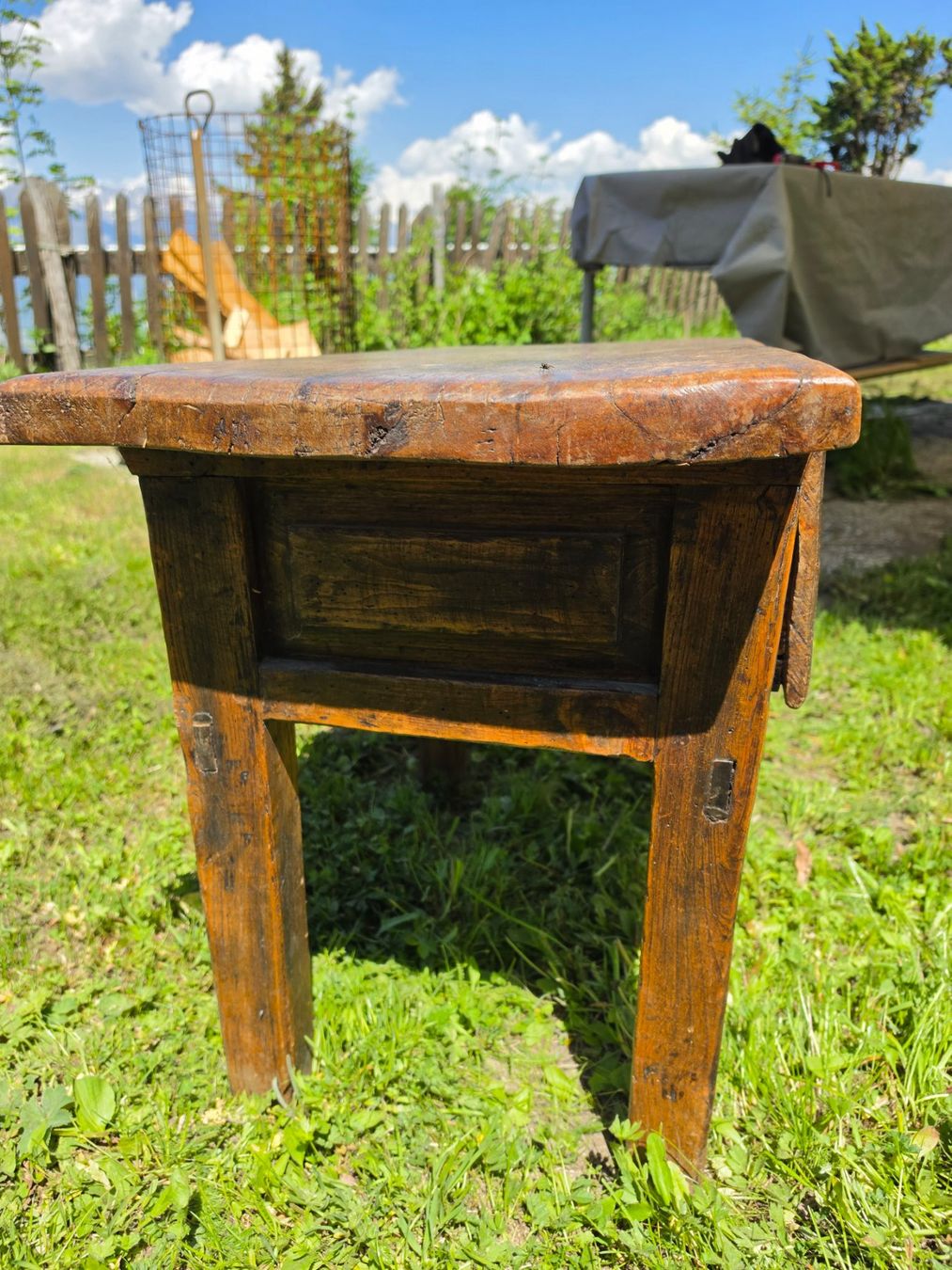 Tavoli: Petite table antique en noyer massif – Usato da Haute-Nendaz venduto da Bart84 5