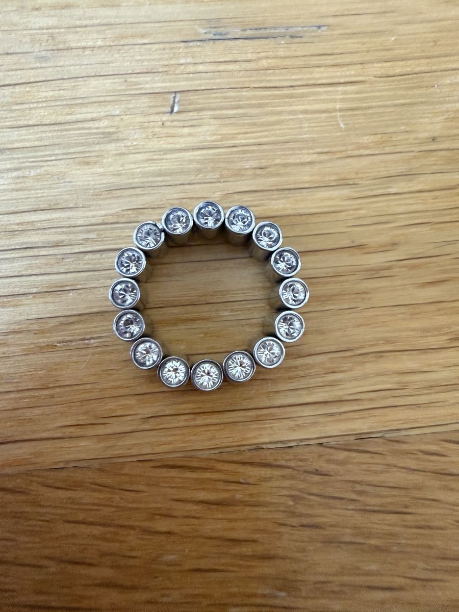 Swarovski Ringe: Swarovski Ring mit Schmucksteinen Silberfarben Grösse 52 – Gebraucht aus Richterswil von cobruetsch