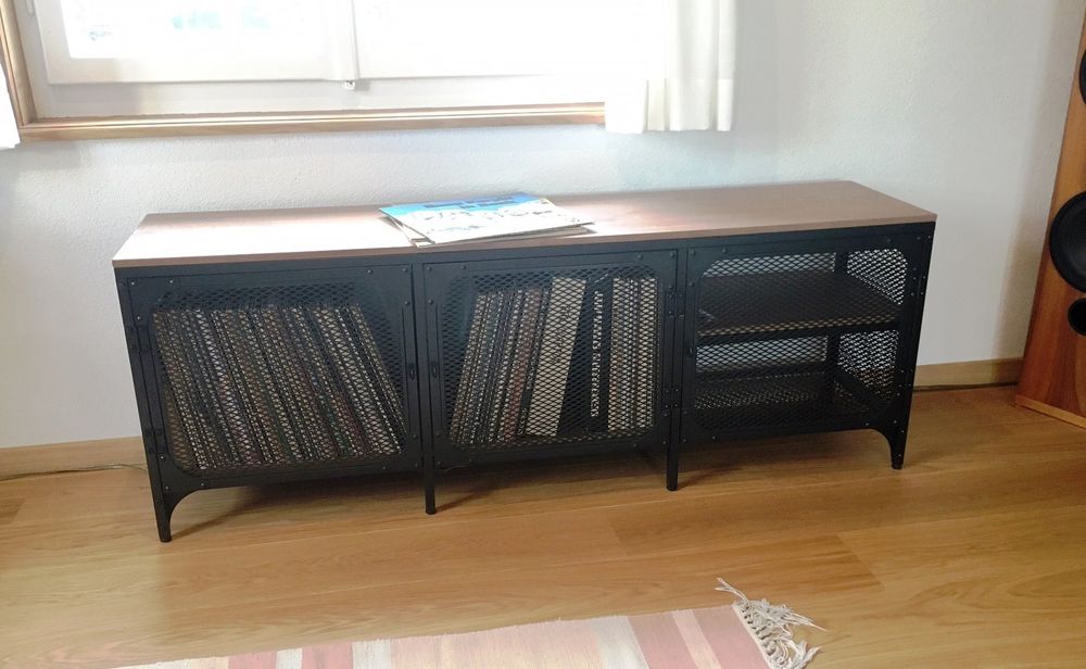 Fjällbo TVBank, umgebaut für LP's (IKEA Hack) Kaufen auf Ricardo