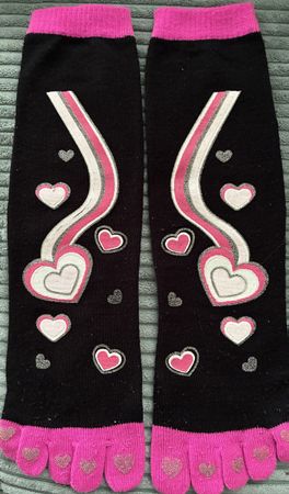 Zehensocken mit Herzen Motiv Schwarz Pink Grösse 36 - 41