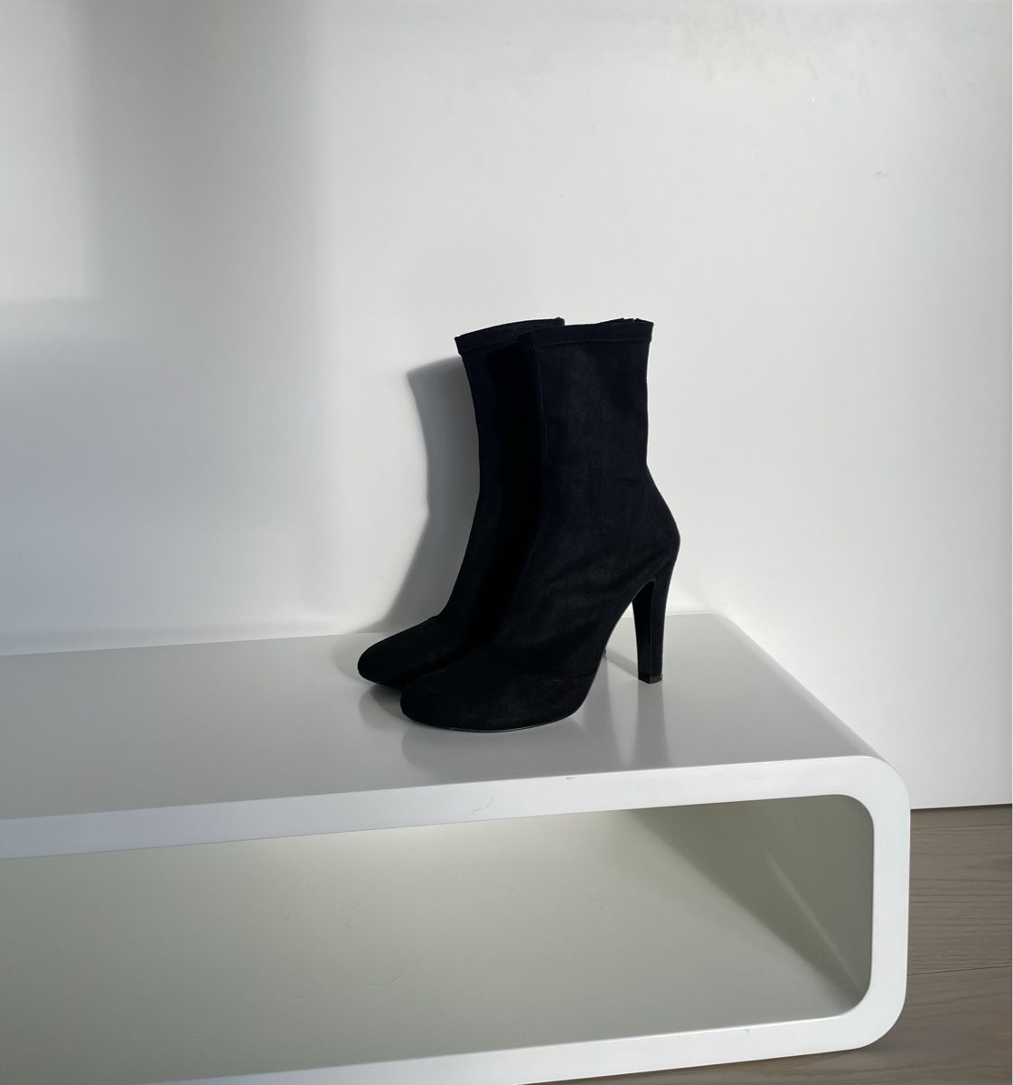 Chanel Damenschuhe: Boots Chanel élégantes noires, taille-39.5 – Neu (gemäss Beschreibung) aus Genève von rom_8nwv 1