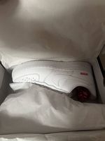 Supreme Air Force 1 low