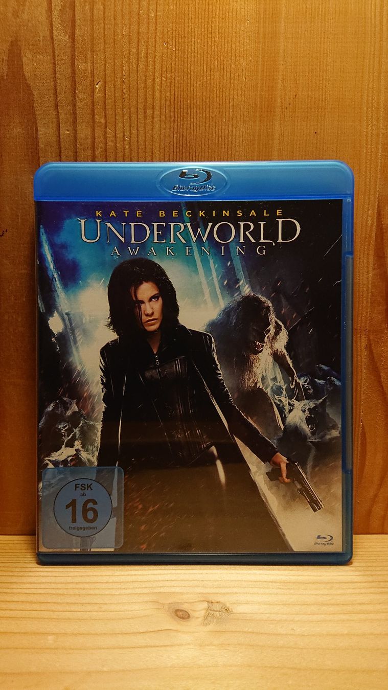 Tutti i DVDs: UNDERWORLD Awakening Blu-Ray – Usato da Wilderswil venduto da Exebub