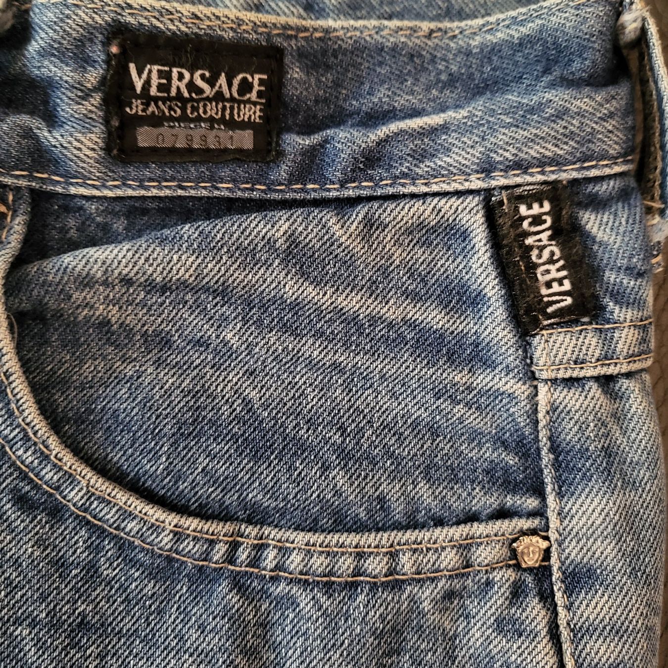Versace Jeans: Jeans Versace Jeans Couture authentiques, taille 27. – Gebraucht aus Neuchâtel von wikit 6