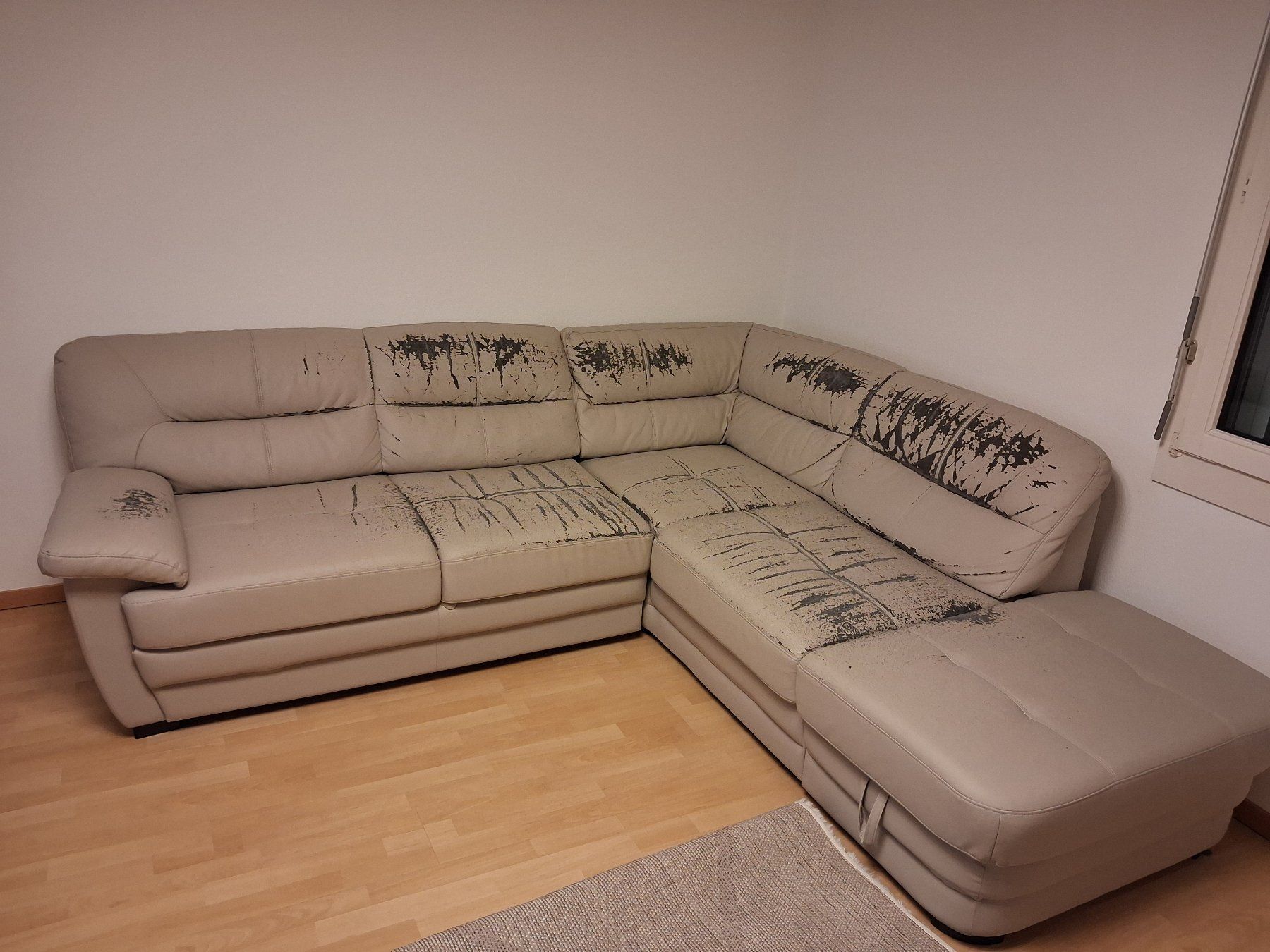 Divani: Gratis! Eck-Sofa mit Schlaffunktion, nur Abholung – Usato da Cham venduto da seh_gh8m