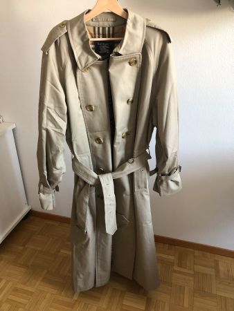 Burberry’s trench coat oversize
