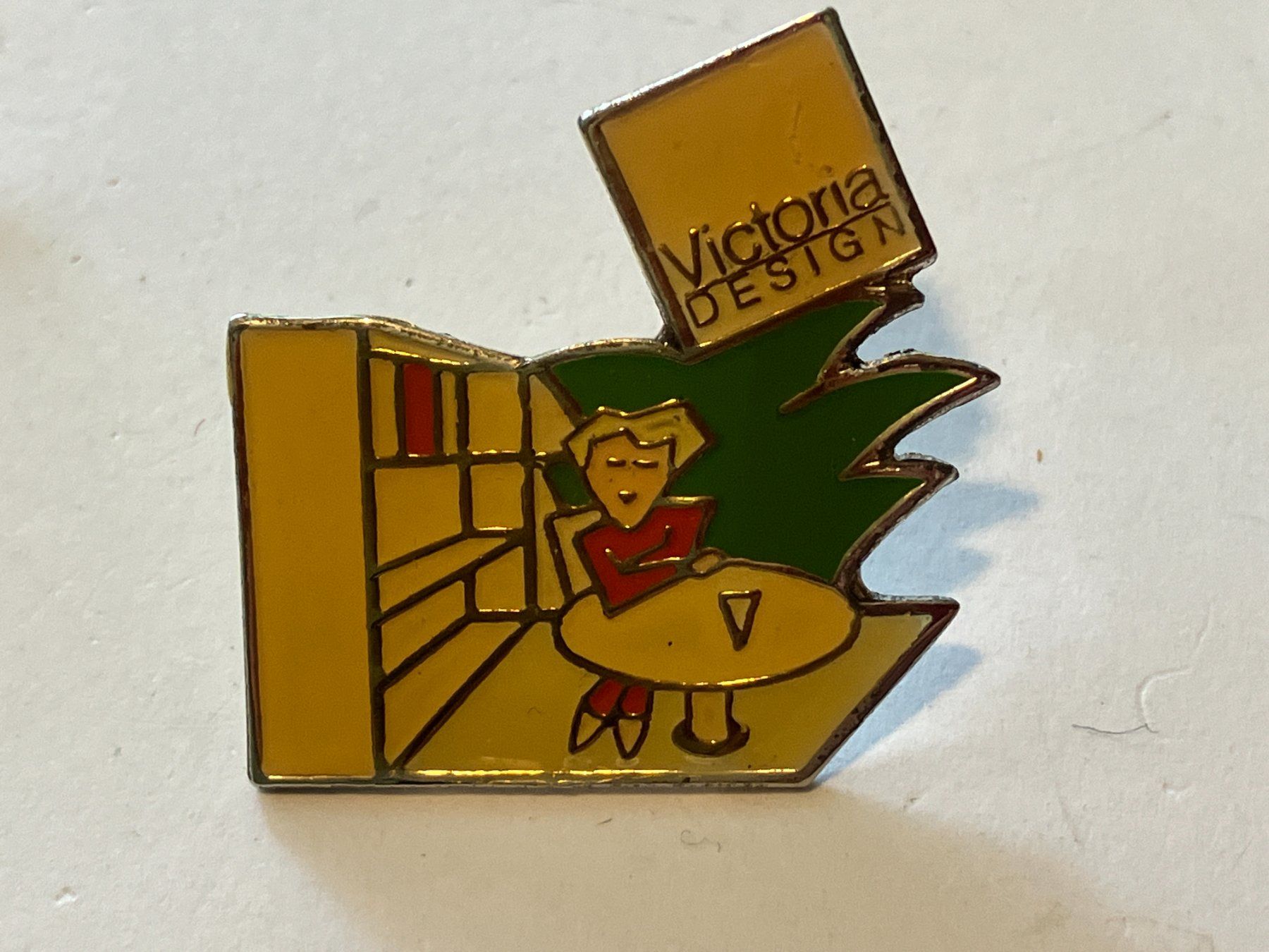 Placchette & Badge: 1 Pin Victoria Design – Usato da Basel venduto da djwwpp