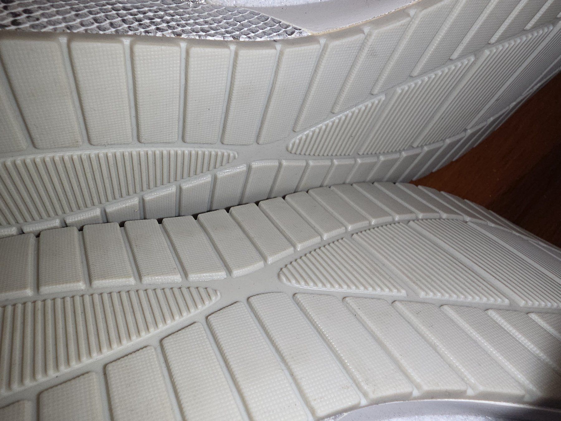 Dosenbach Scarpe da donna: NEU 2 paar trendige sneaker, black&white gr 40 – Nuovo e nell'imballaggio originale da Winterthur venduto da chimischimi 5