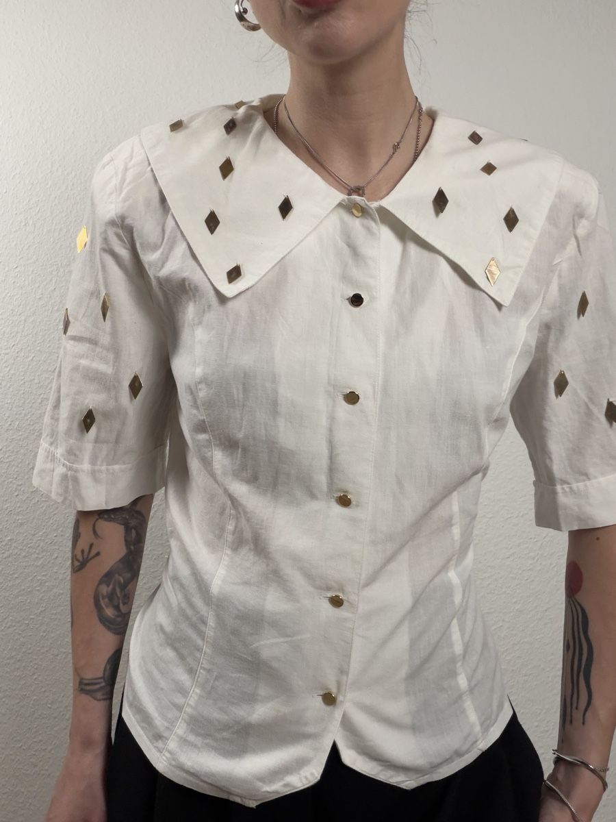 Camicette: Vintage white blouse size 40 with sequins  – Usato da Knonau venduto da Grapesvintage 2