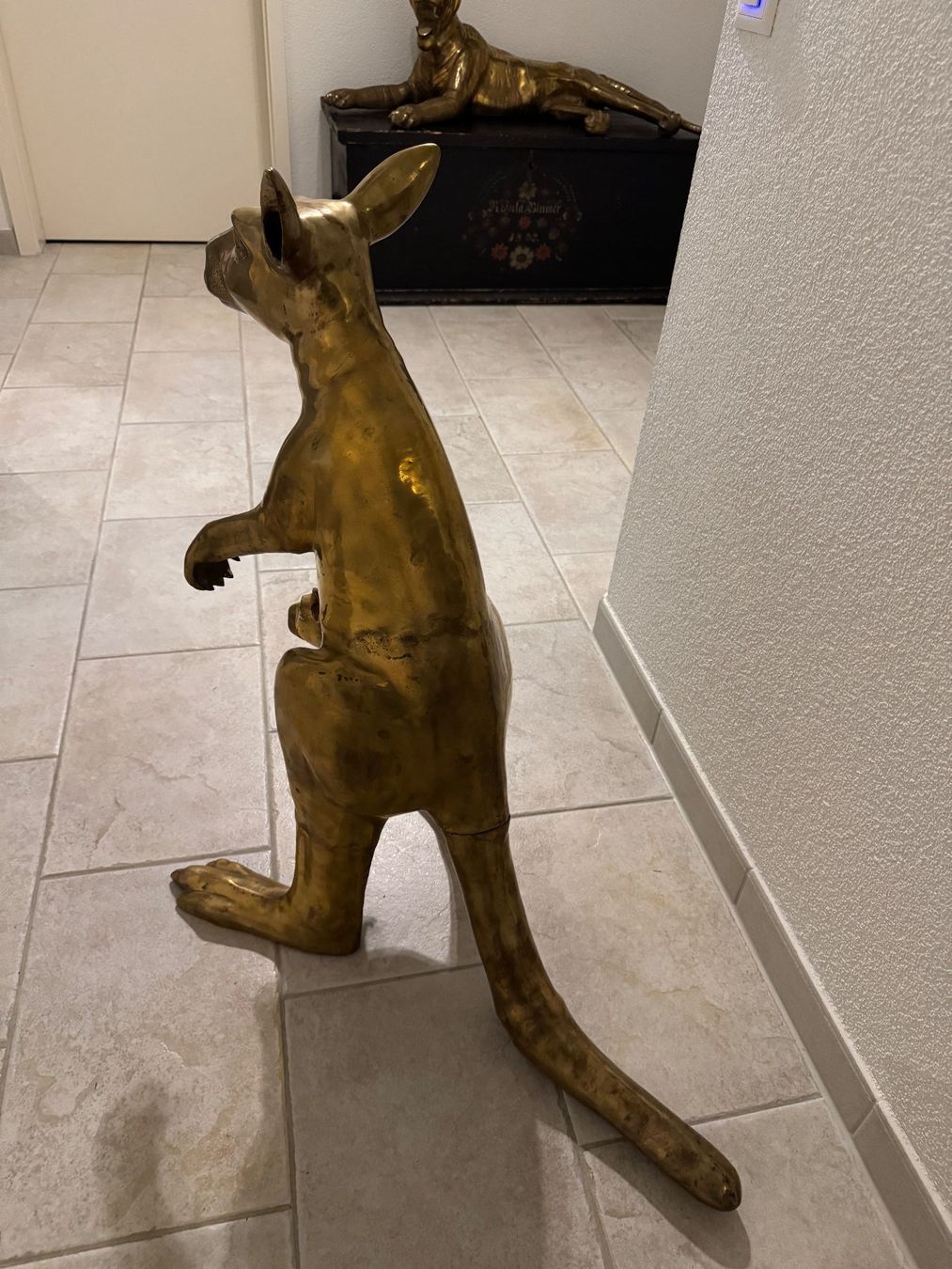 Skulpturen & Statuen: Kängeru aus Messing 33 Kg – Gebraucht aus Horgen von Auction-Kings 3