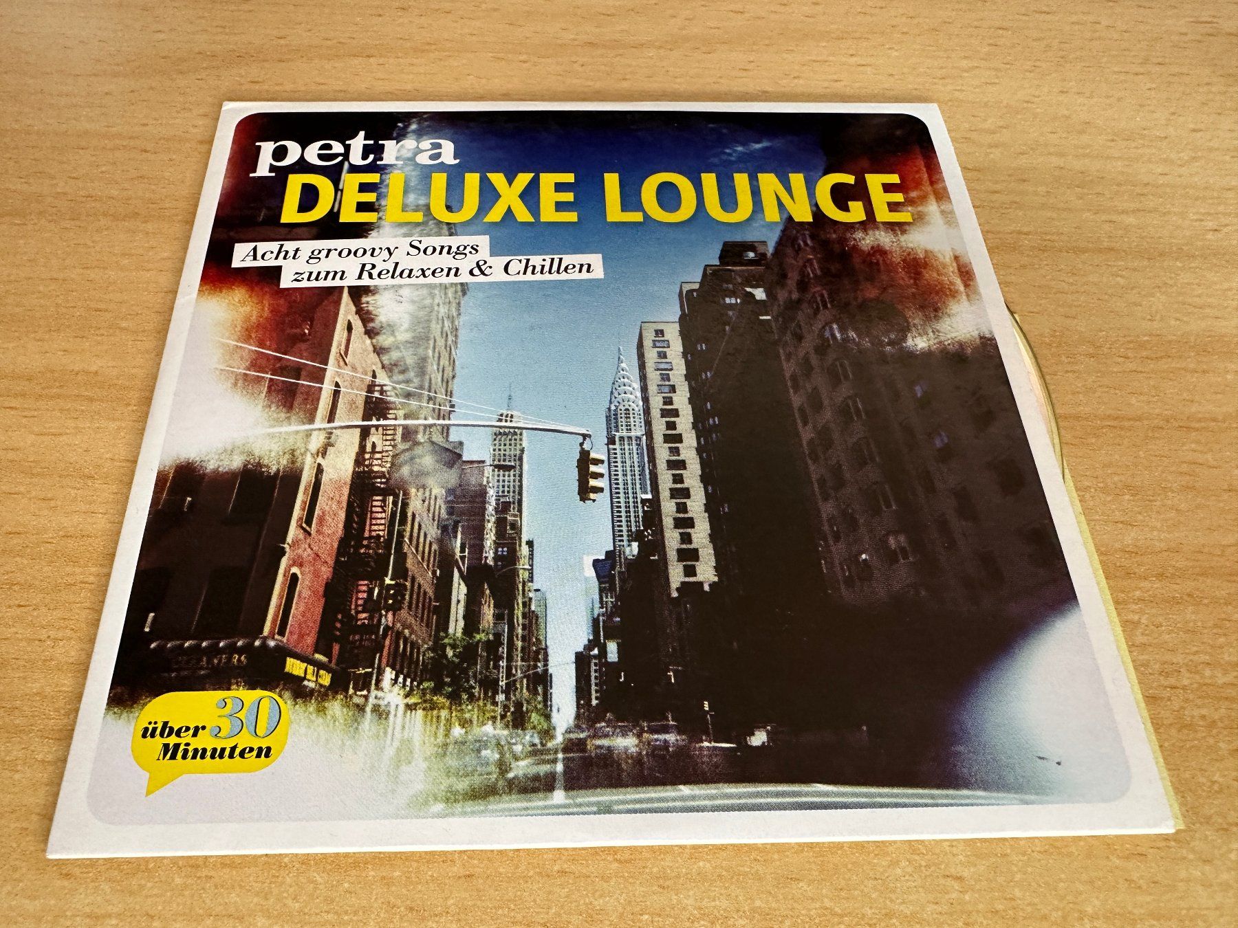 CD: Various – Petra Deluxe Lounge – Usato da Rikon im Tösstal venduto da Alpenmutz