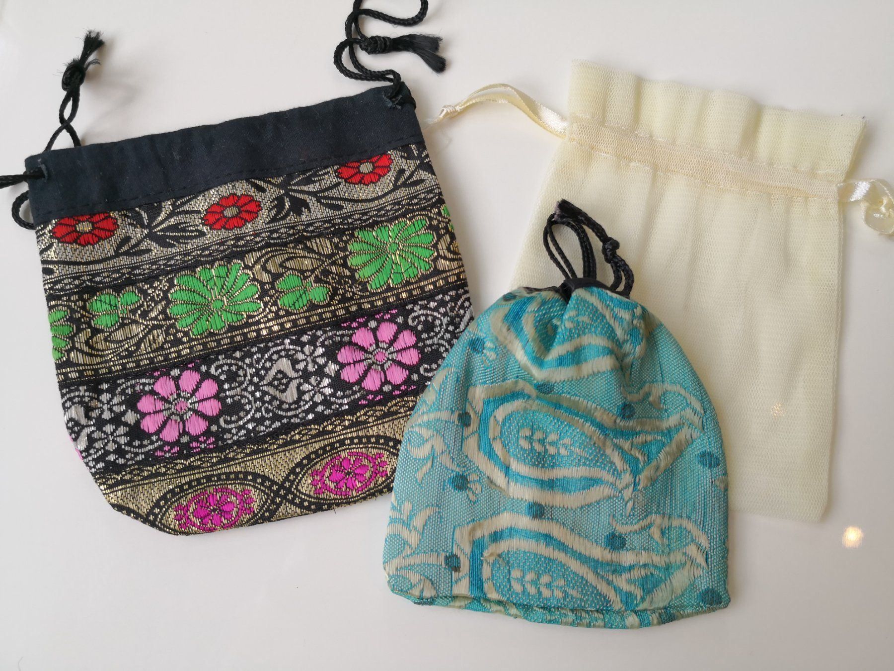 Altro in  Abbigliamento & Accessori: 🤩3 SCHMUCK SÄCKLI NEU – Nuovo (secondo la descrizione) da Olten venduto da Naja-Twins-Twins