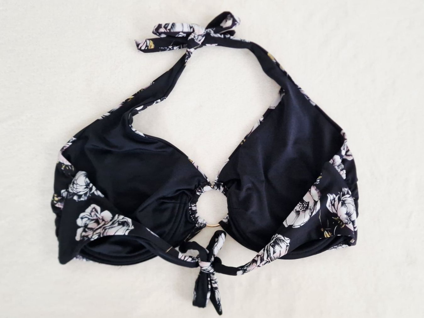 Costumi da bagno & Bikini: Bikini Oberteil Gr. 80 C-Cup Schwarz geblümt – Usato da Hallau venduto da CHACLA 1