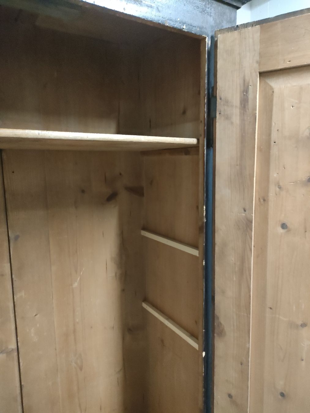 Armadi: Antiker Kleiderschrank, Tanne – Usato da Pfäffikon SZ venduto da ursito1 2