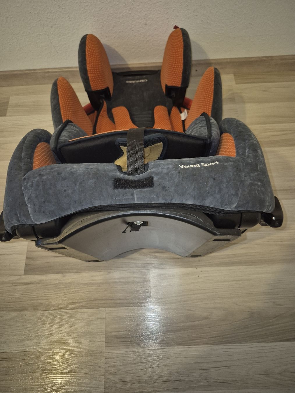 Recaro Auto-Kindersitze: RECARO Young Sport – Gebraucht aus Winterthur von Lumi11 5