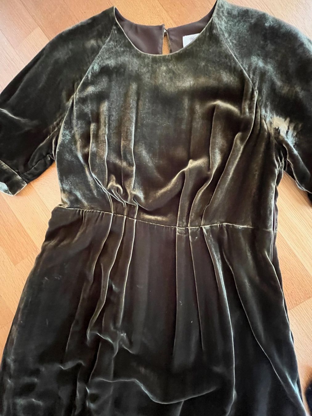 Vestiti: TOAST Kleid Samtkleid – Usato da Luzern venduto da Aleoschli 9