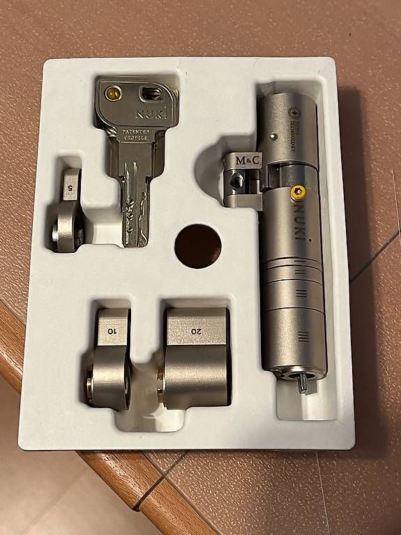 Nuki Lucchetti: Nuki Universal Schweizer Rundprofil Cylinder, Neu, Komplett – Nuovo (secondo la descrizione) da Oberschrot venduto da baldachin01 2