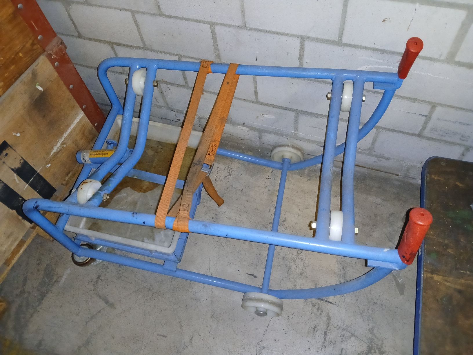 Carriole: Transportroller blau mit Rollen und Spanngurt gebraucht – Usato da Altdorf UR venduto da cue_mf9b