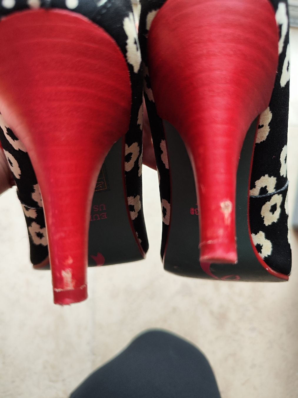Scarpe da donna: Tolle Peeptoe Schuhe Gr. 38 Blumenmuster – Usato da Uerikon venduto da paloma61 3