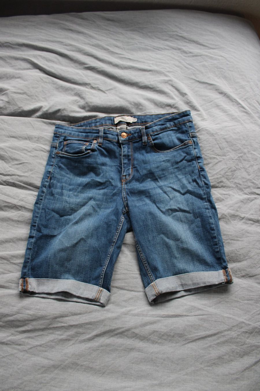 H&M Jeans: Jeans Shorts H&M L.O.G.G. – Usato da Hombrechtikon venduto da lehnerrr