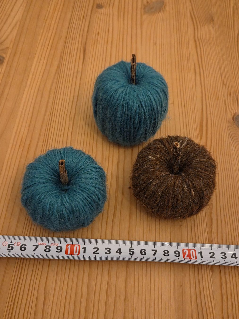Toutes les décorations: Herbstdeko, Kürbis, Apfel, Set 3 Stück – D'occasion à Liestal par ITOlio