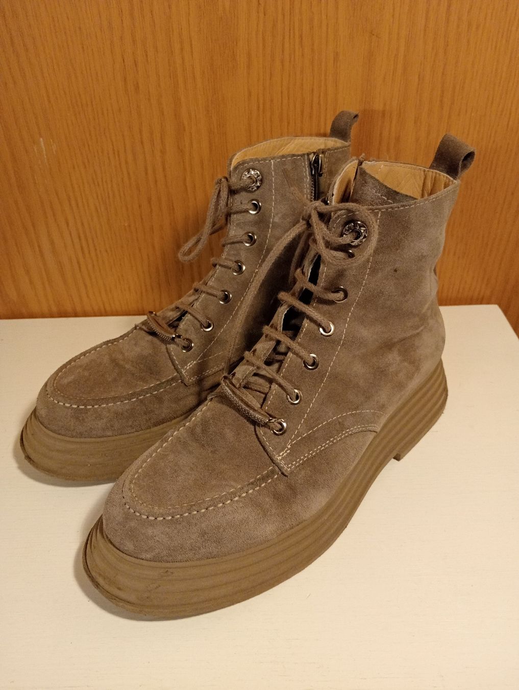 Scarpe da donna: Damen Stiefeletten Grau, Echtleder Wildleder, Gr. 40 – Usato da Allschwil venduto da Evgeniia78 5
